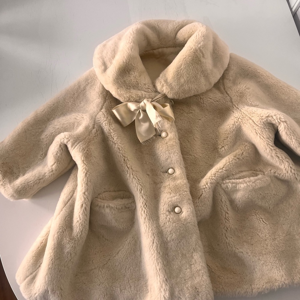 Fur jacket, girls 8 with short sleeves.